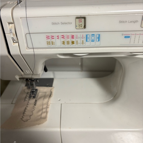 Kenmore 385.12612090 Sewing Machine- Heavy Duty- Free Arm W/ Extras- Works! - Picture 3 of 13